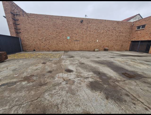 300M² WAREHOUSE TO LET IN BENROSE